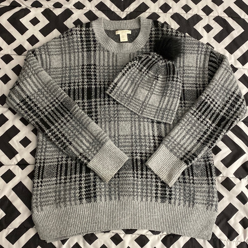 Women’s Christian Siriano Sweater & Matching Hat Set